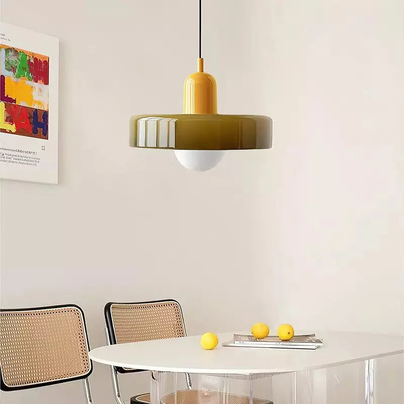 Hanglamp gemaakt van gekleurd keramiek Hanglamp gemaakt van gekleurd keramiek